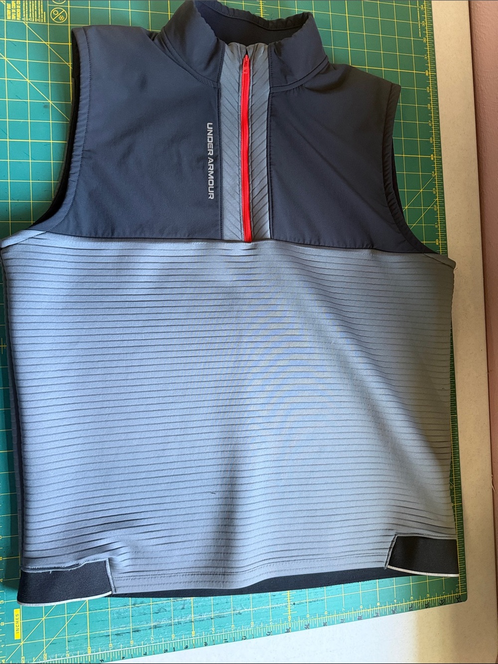 Under Armour Golf Gray Pullover with red Zipper